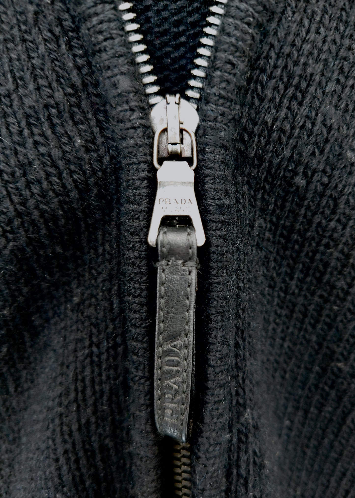 Prada cardigan i ull/kasjmir med stor revepelskrage