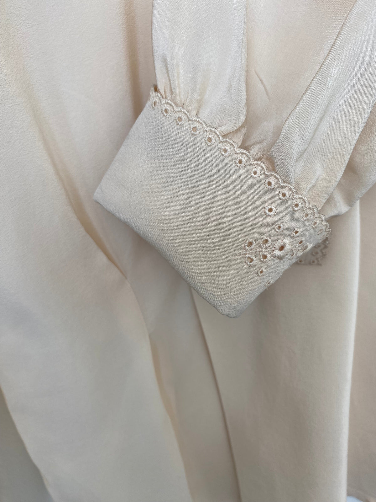 Italiensk vintage silkebluse med broderi
