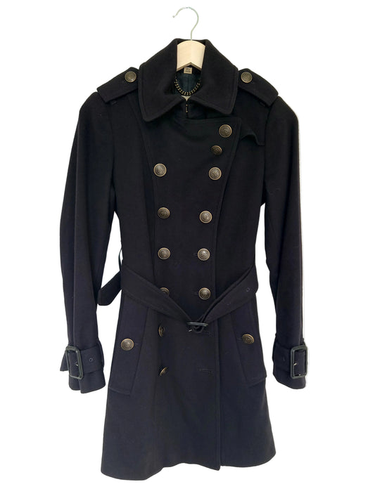 Burberry dobbeltspent, 3/4-lang trenchcoat i militærstil